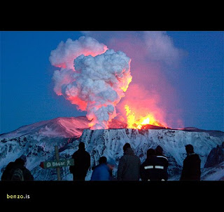 Foto Gunung di Islandia Meletus