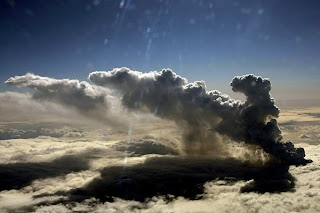 Gunung di Islandia Meletus 1