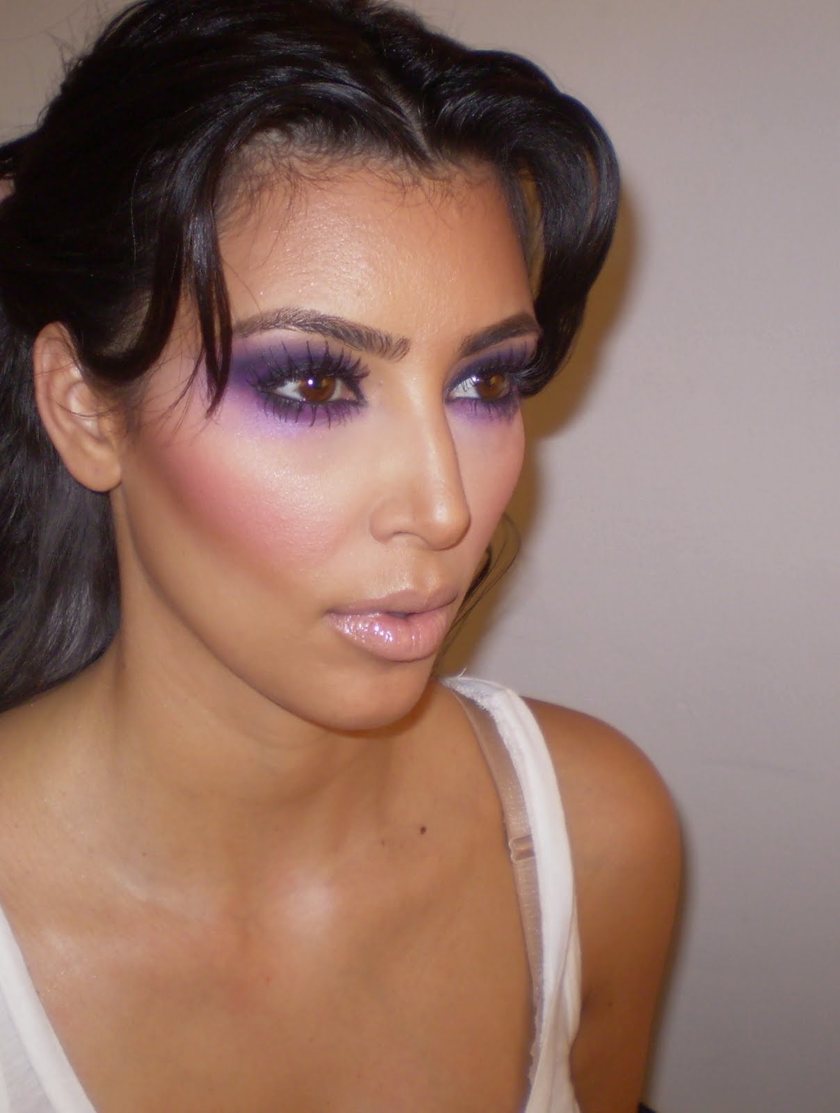 http://2.bp.blogspot.com/_5lZ4y3aOozA/TAaW6PKJWtI/AAAAAAAAC6o/KbpBBUWbDiA/s1600/Kim+Kardashian.jpg