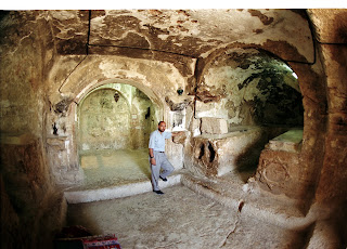 Rabbi Yahudi membuktikan Nabi Palsu - Page 10 Al-Kahf+Inside+Cave.tif