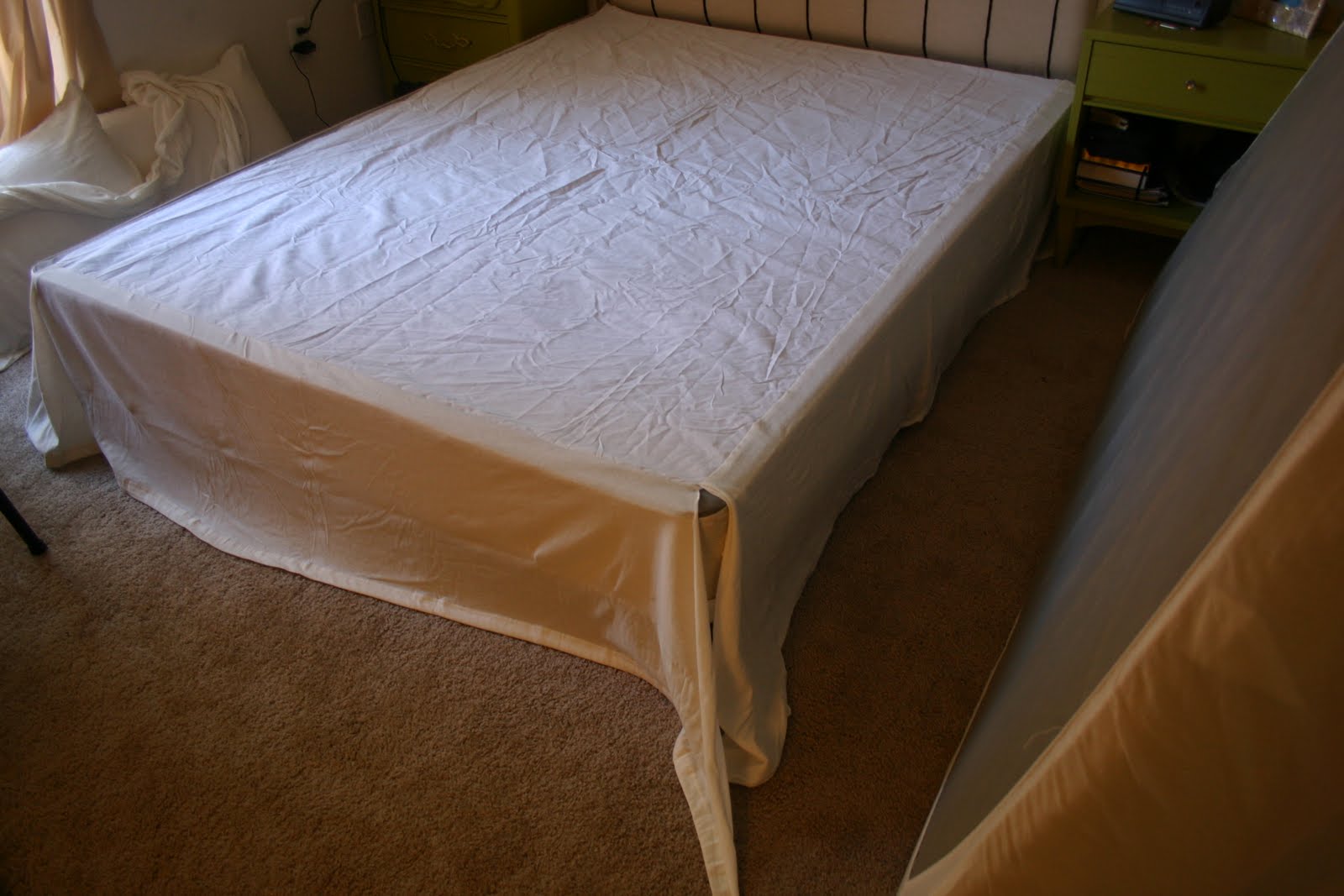 Honeybee Vintage Make a Bedskirt from a Flat Bedsheet