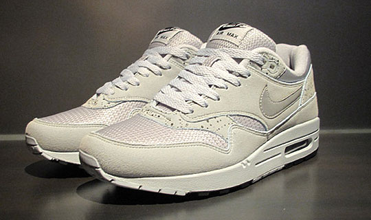 [nike-air-max-1-try-on-front.jpg]