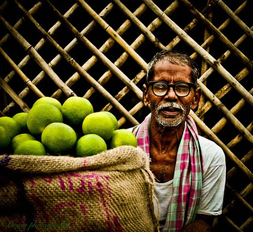Happy fruit vendor, Kothapet Fruit market, Hyderabad Happy+fruit+vendor,+Kothapet+Fruit+market,+Hyderabad The Incredible India: 90 Spectacular Photos