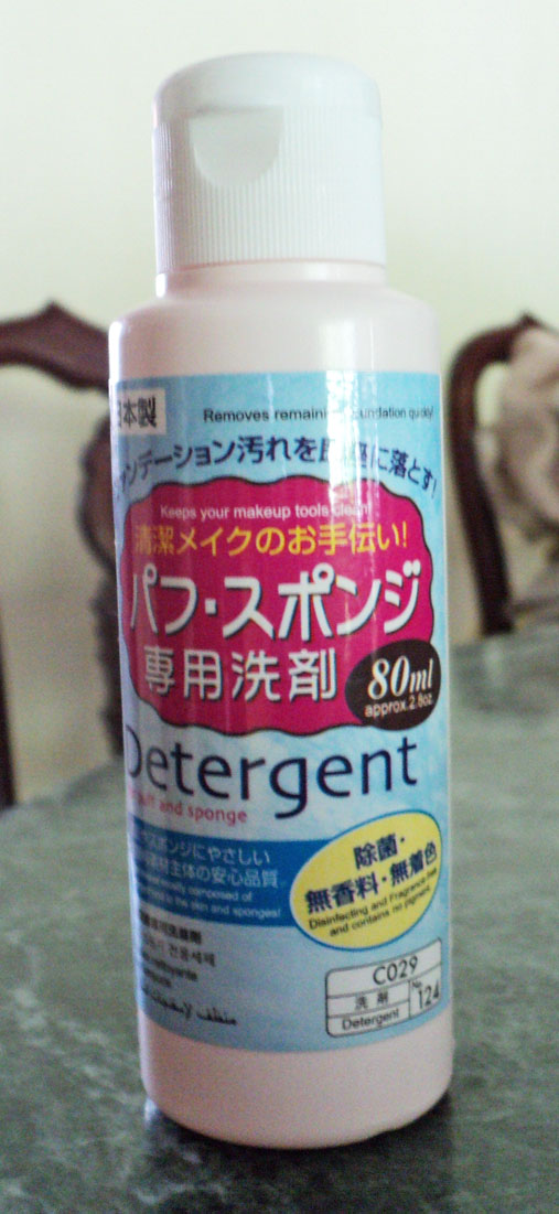 Isabel Lee Malaysian Beauty & Lifestyle Blogger Daiso Sponge Cleaner