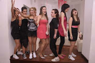 las pibas estan zarpada´ en loca´ :|