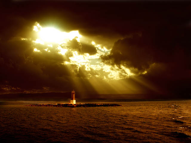 [Heaven%20lighthouse.jpg]