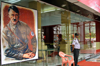 castro - Donde el Abicú y su Alter Ego fundamentan la candidatura criolla de Fidel Alejandro Castro Ruz al Nobel de la Paz 2010 Hitlerposter+in+Indien