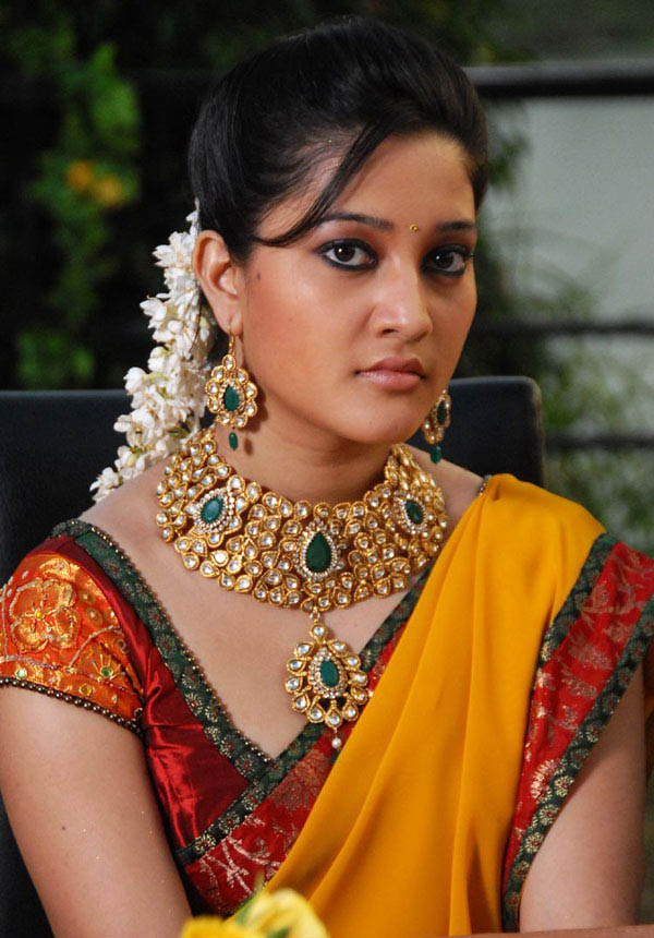 Ritu Barmecha In 'Aha Naa Pellanta' Movie Stills