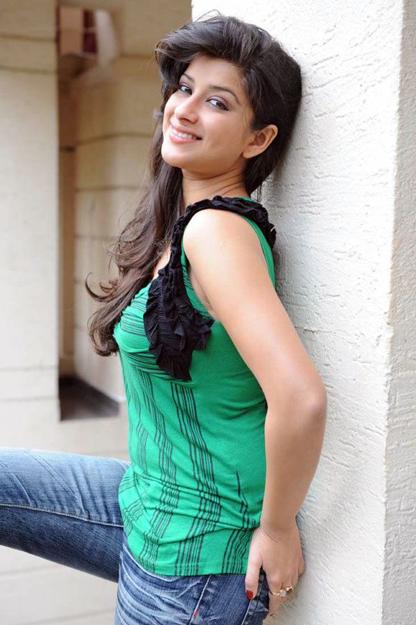 Madhurima+Hot+%26+Spicy+Photo+Shoot+in+Green++Jeans+%286%29.jpg