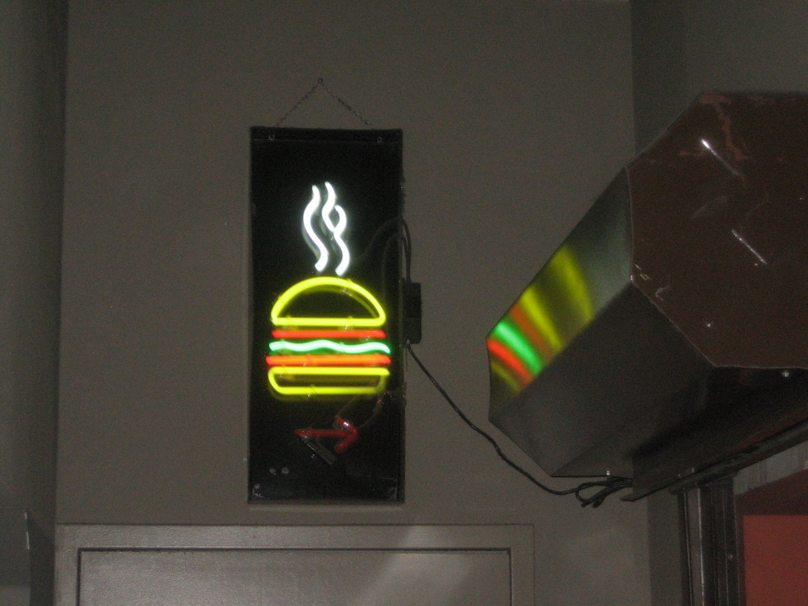 [Burger+Joint+122908+026.jpg]