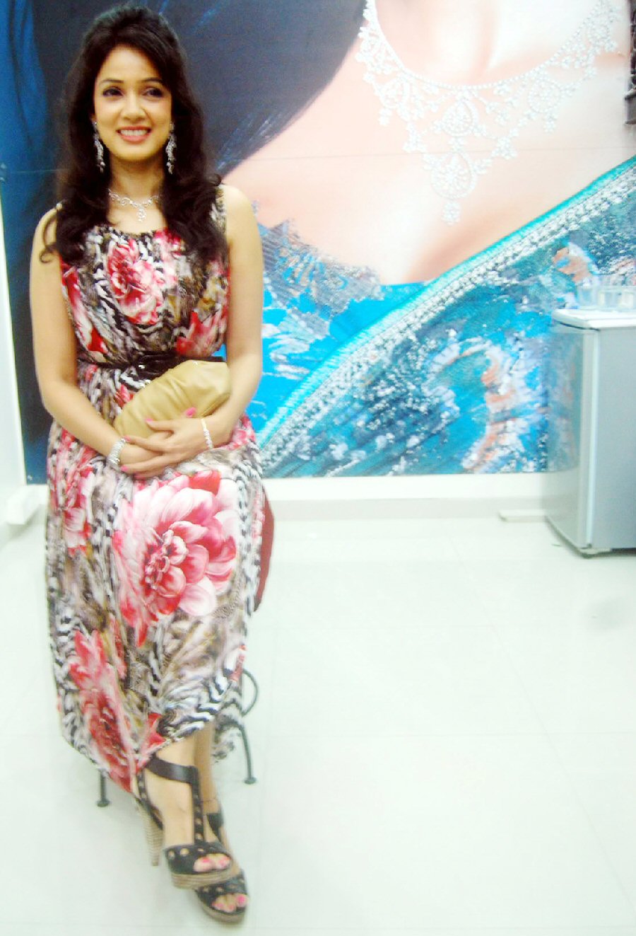 Wallpaper World: Vidya Malvade is Sexy Actress by Beautiful Movie ‘Tum