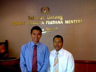 [saiful+at+dpm's+office.jpg]