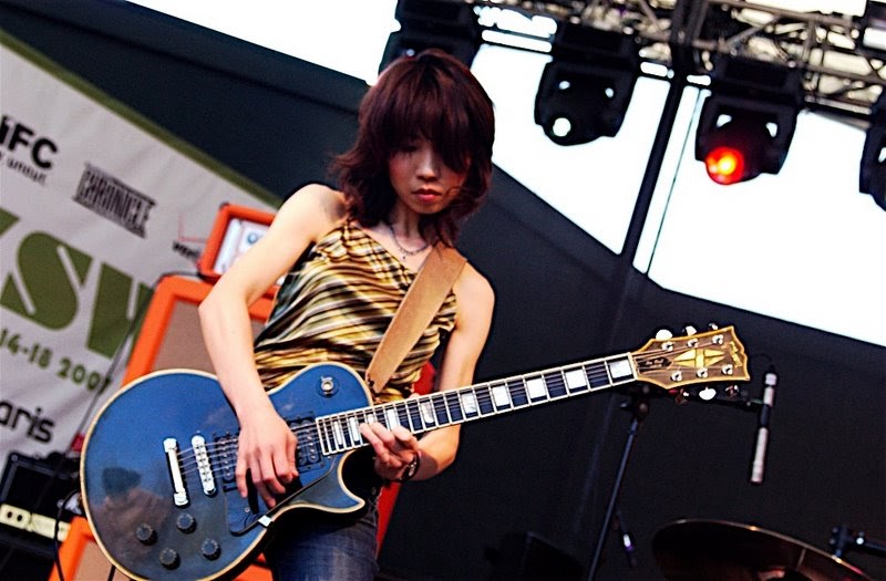 Top 12 Hottest Female Guitarist SixthsNotes
