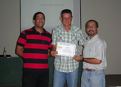Entrega de certificados del curso introducción a la Apicultura 2010