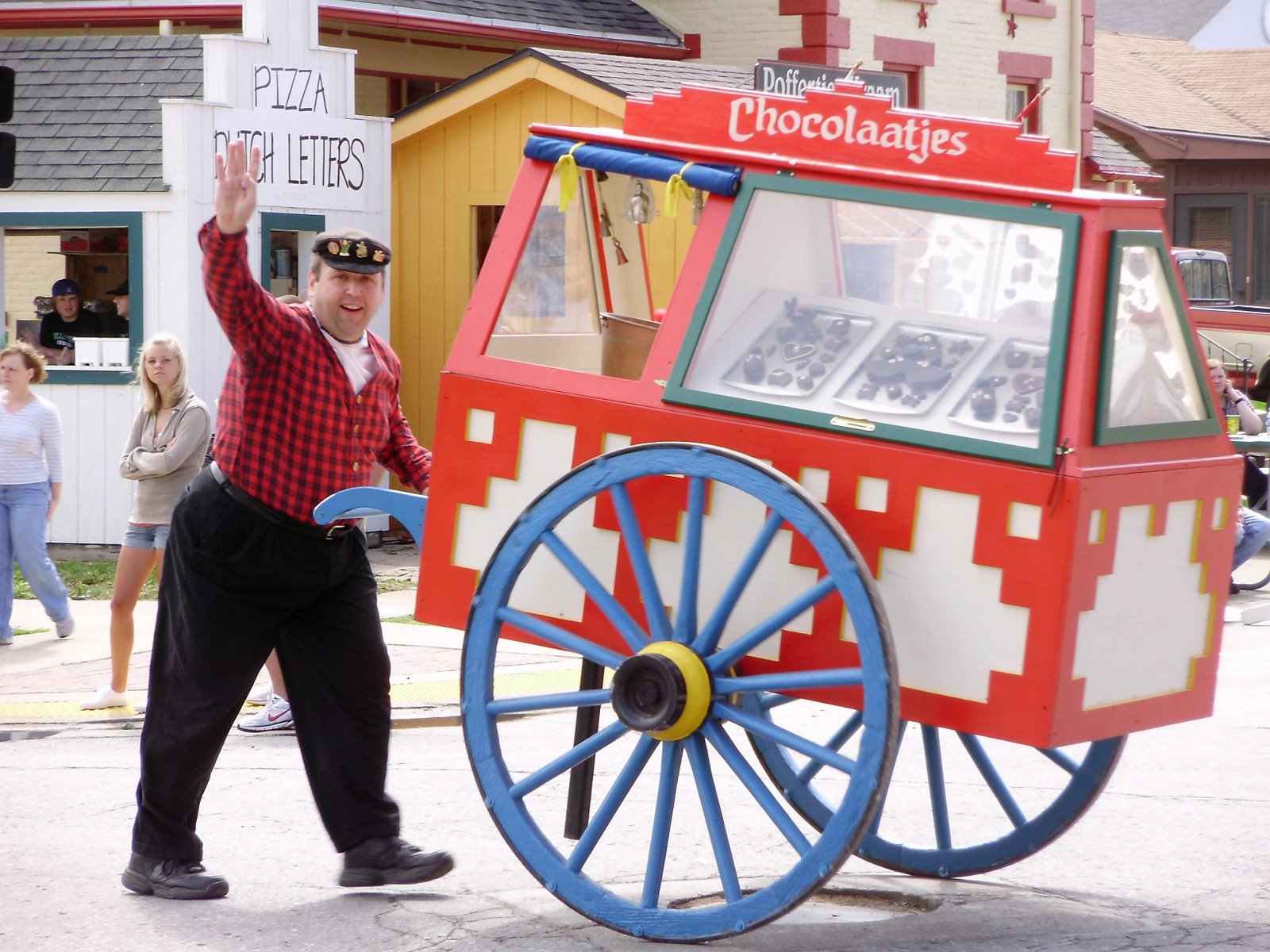 [chocolatier+waves+tulip+parade-792001.JPG]