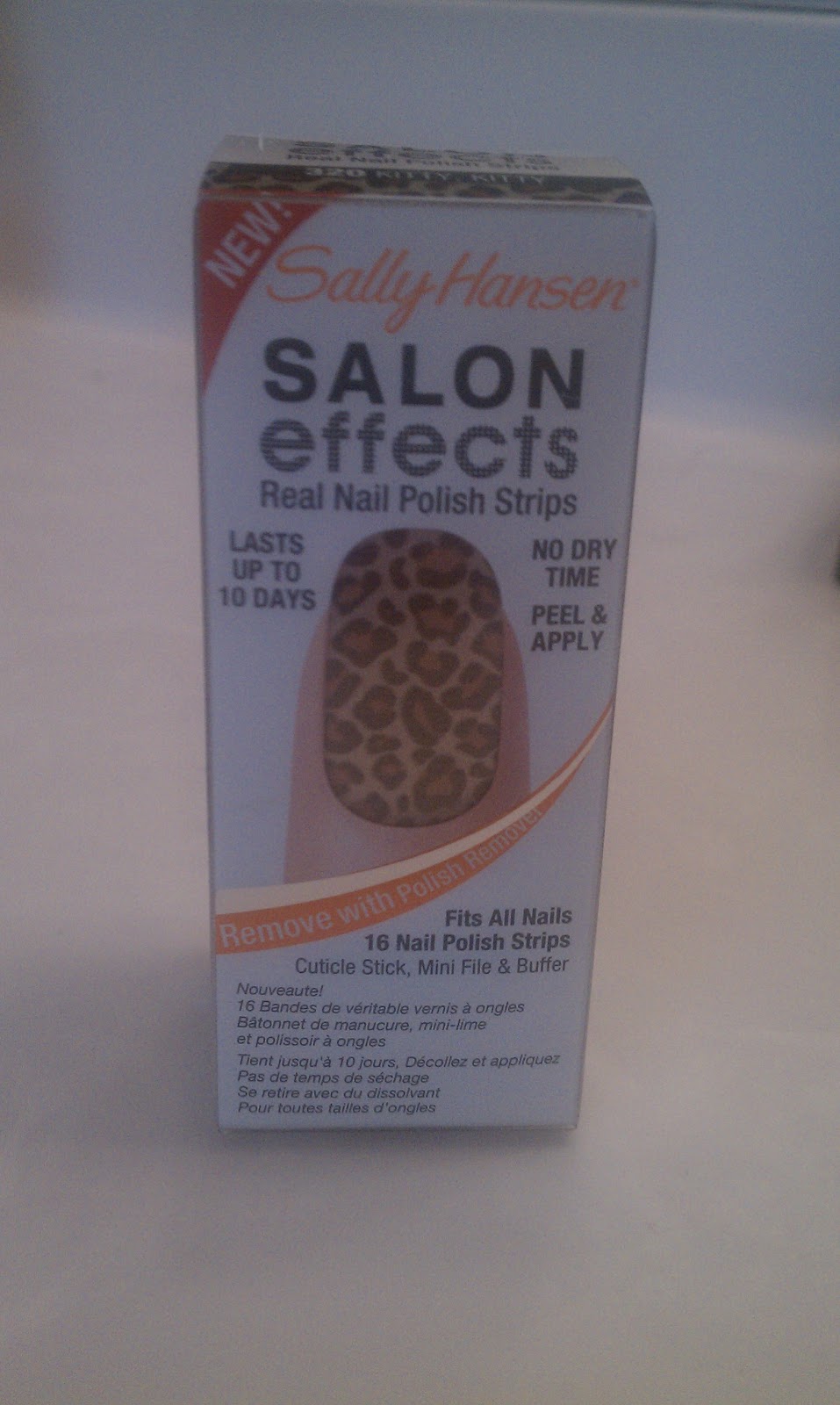 I've been wanting to give Sally Hansen's Salon Effects nails stickers a try