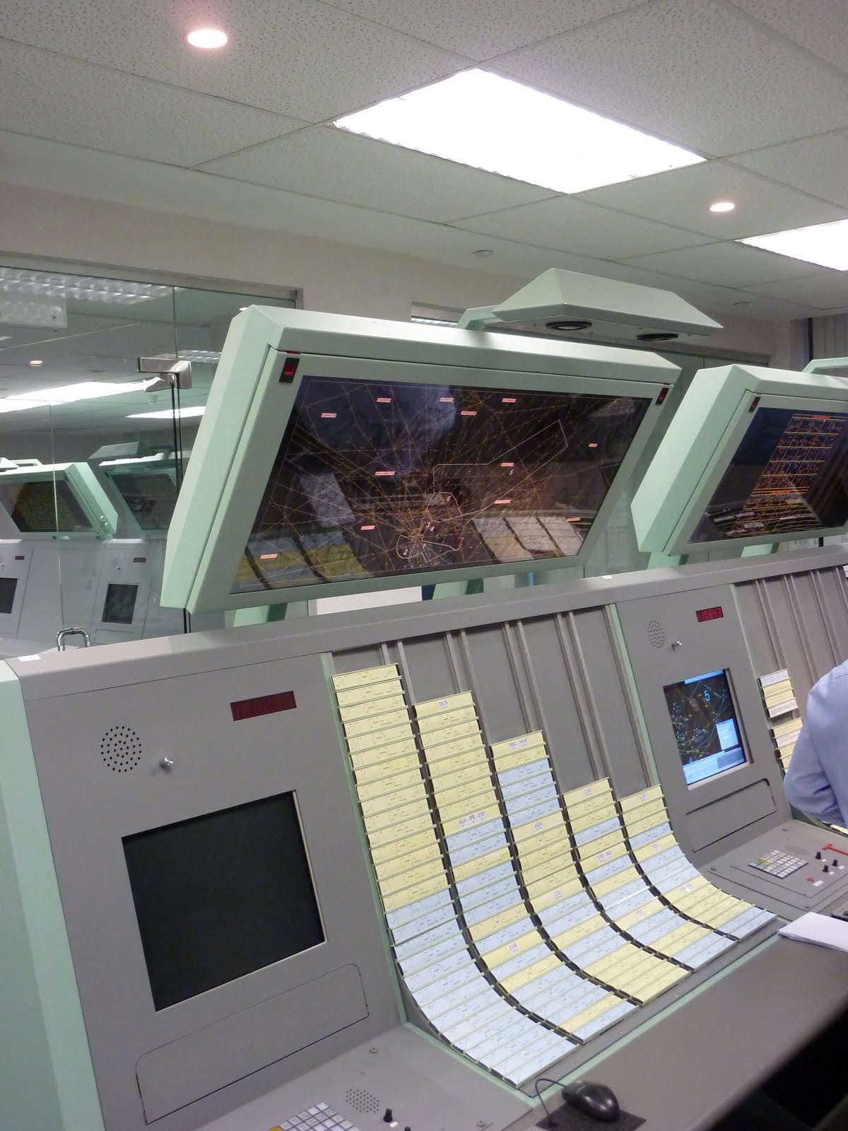 T04 AMS TP Diploma in Aviation Management & Services Come Fly with Us!