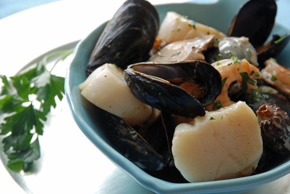 Scallops With Mussels and Shrimp in Cream Sauce Recipe / Coquilles Saint Jacques Dieppoise