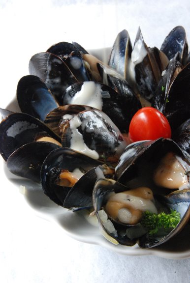 Mouclade (Mussels with Wine and Cream Sauce)