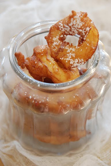 Beignets aux Pommes, Sauce Abricot (Apple Fritters with Apricot Sauce)