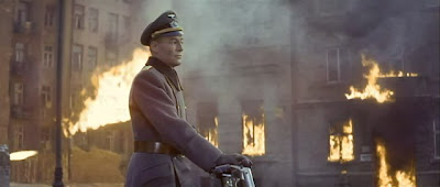 General Tanz Varşova'nın yarısını uçurmakla meşgulken...