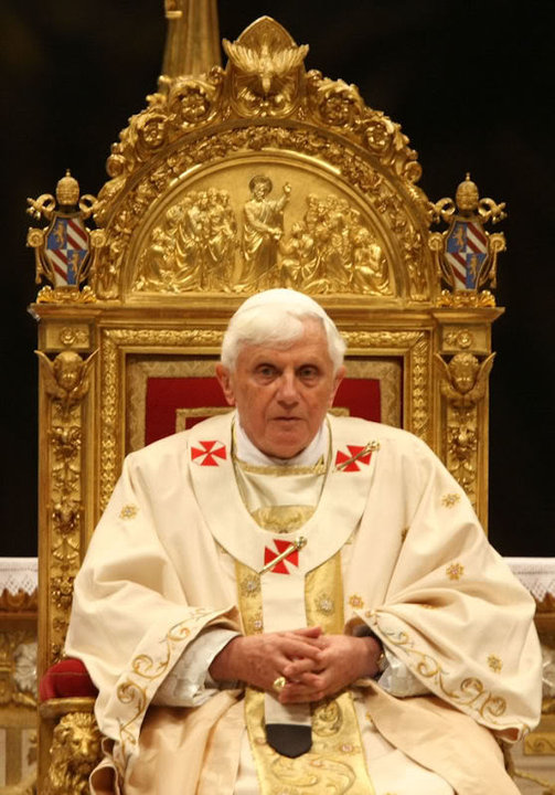 POPE+BENEDICT+XVI+in+Pius+IX+throne.jpg