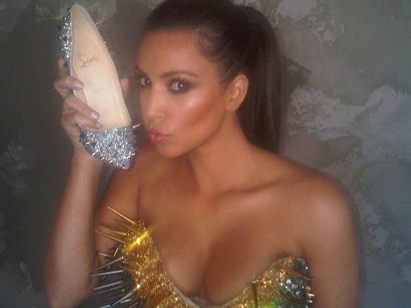 kim kardashian twitter pic 2011. kim kardashian twitter hacked.