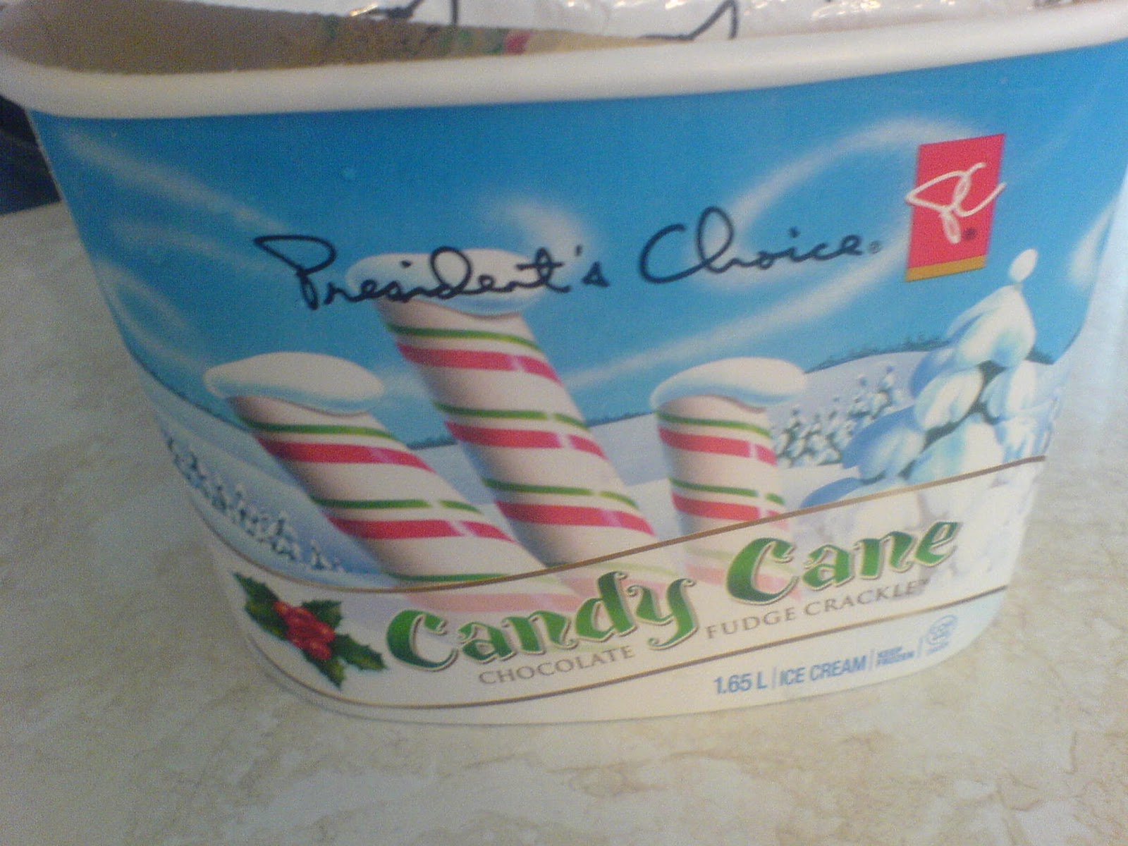 Feed Dri President's Choice Candy Cane Chocolate Fuddge Crackle Ice Cream