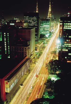[1611414-Avenida_Paulista_at_night-Sao_Paulo.jpg]