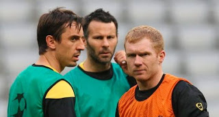 United's Veteran Players : Neville, Giggs, and Scholes Paul Scholes, Ryans Giggs, Gary Neville, Manchester United
