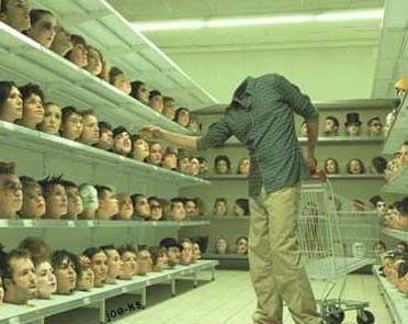 نقره لتكبير أو تصغير الصورة ونقرتين لعرض الصورة في صفحة مستقلة بحجمها الطبيعي