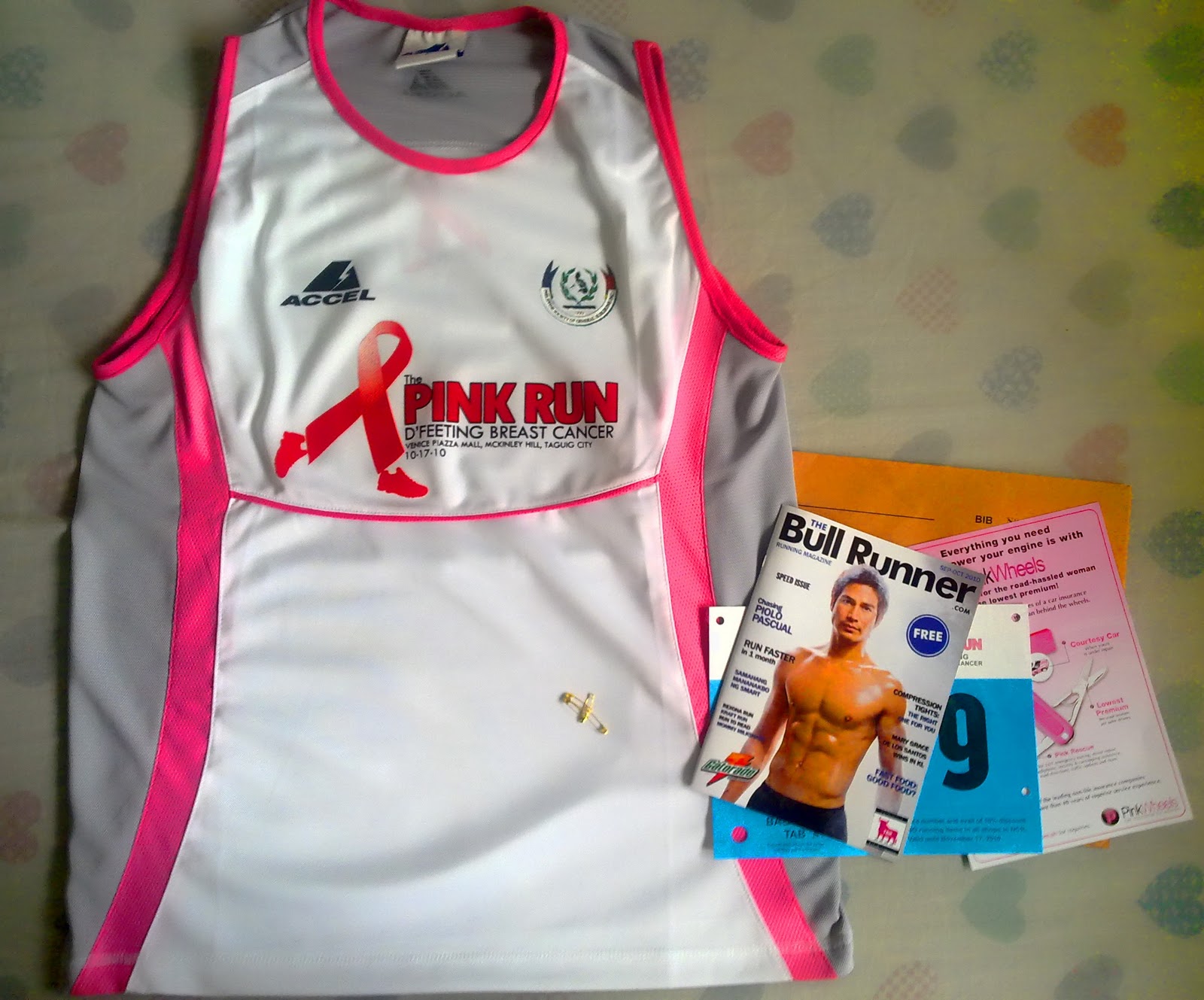 http://2.bp.blogspot.com/_71P6Ifd3Uy4/TK65X-XqL-I/AAAAAAAAAWM/V5o1_WRMMPU/s1600/Pink+Run+Singlet+TBR+Race+Kit.jpg