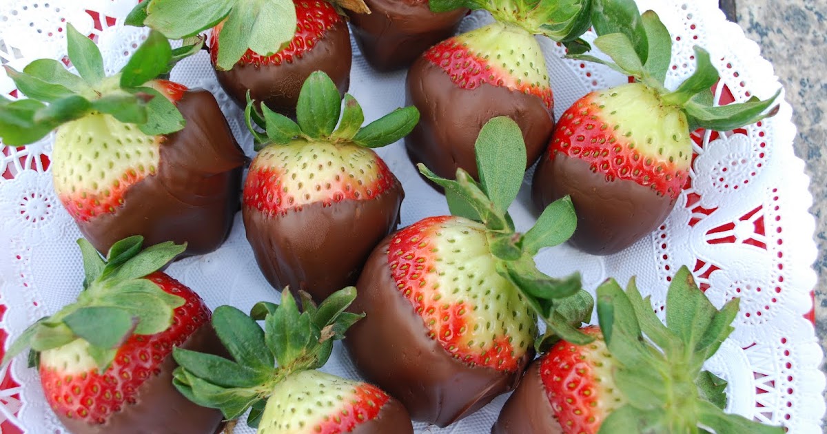 Amorris Dipping Strawberries