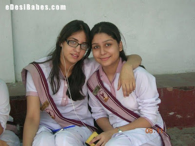 School Girl on Pakistani College Girls   Desi Babes  Pakistani Indian Girls Blog