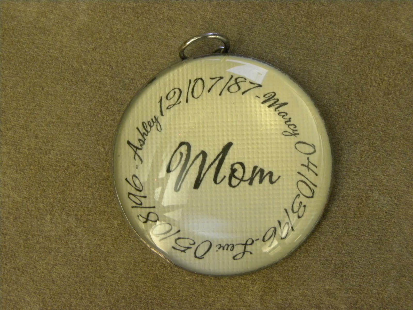 family circle "mom" pendant
