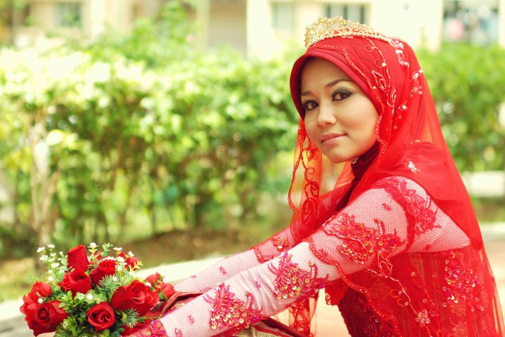 baju pengantin warna merah