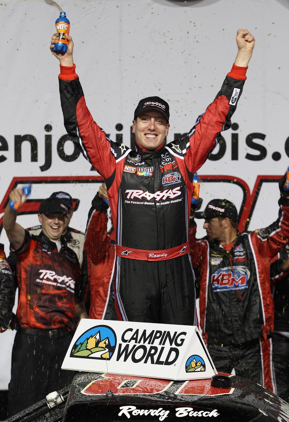 Kyle Busch extends winning streak at Chicagoland (NCWTS recap) Skirts