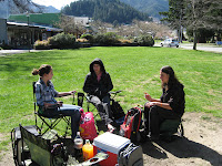Micky and friendes al fresco lunching! micky and his friends