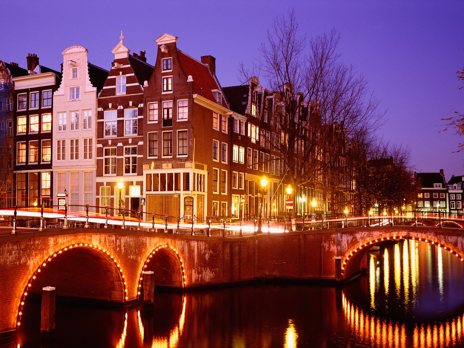 Rudy Valentino Salah satu jembatan yang terkenal di Amsterdam
