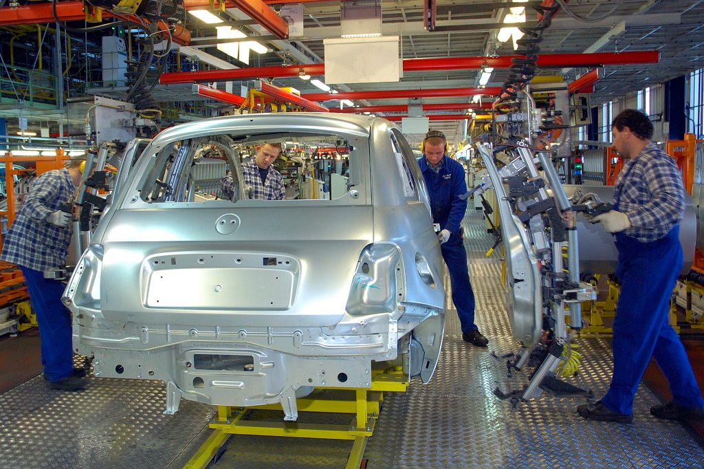 Fiat 500 USA Inside the Fiat 500 factory...