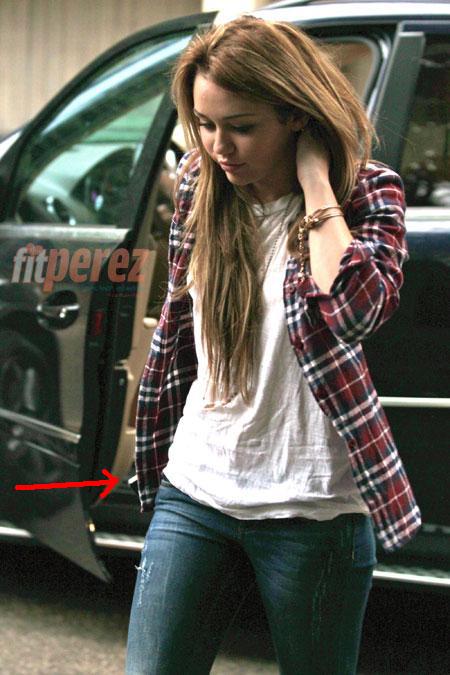Miley caught Hackin Dig#39;s miley cyrus smoking cigarette 2011. Miley caught Hackin Dig#39;s