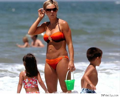 Kate Rocks Bikini During Romp w/Kids At Beach