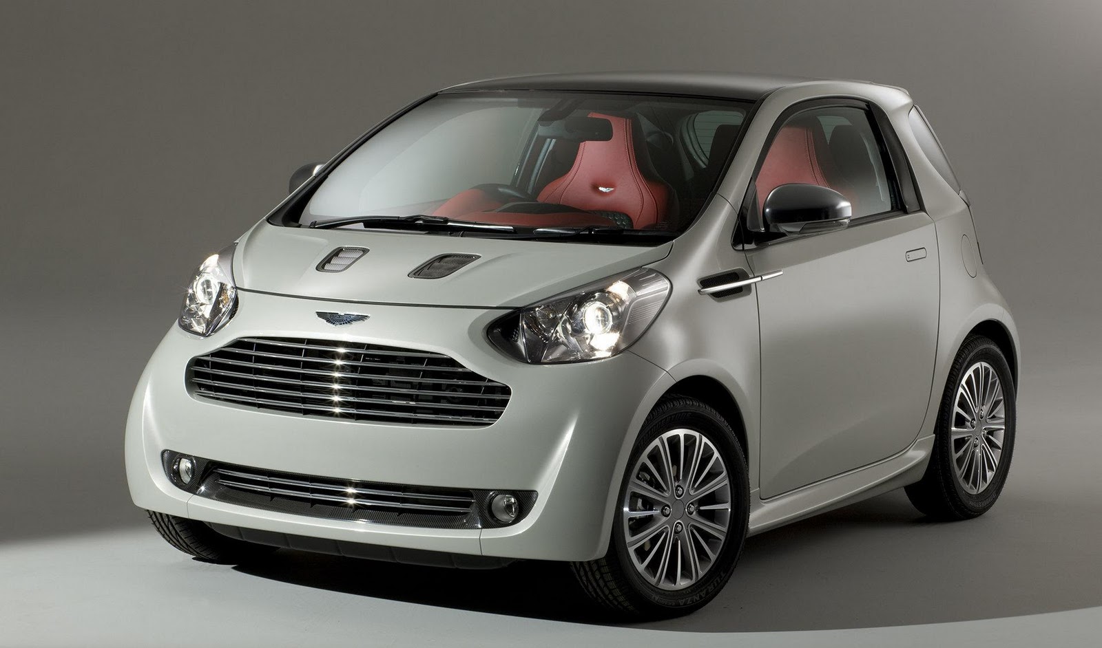 2009+Aston+Martin+Cygnet+concept+1.jpg