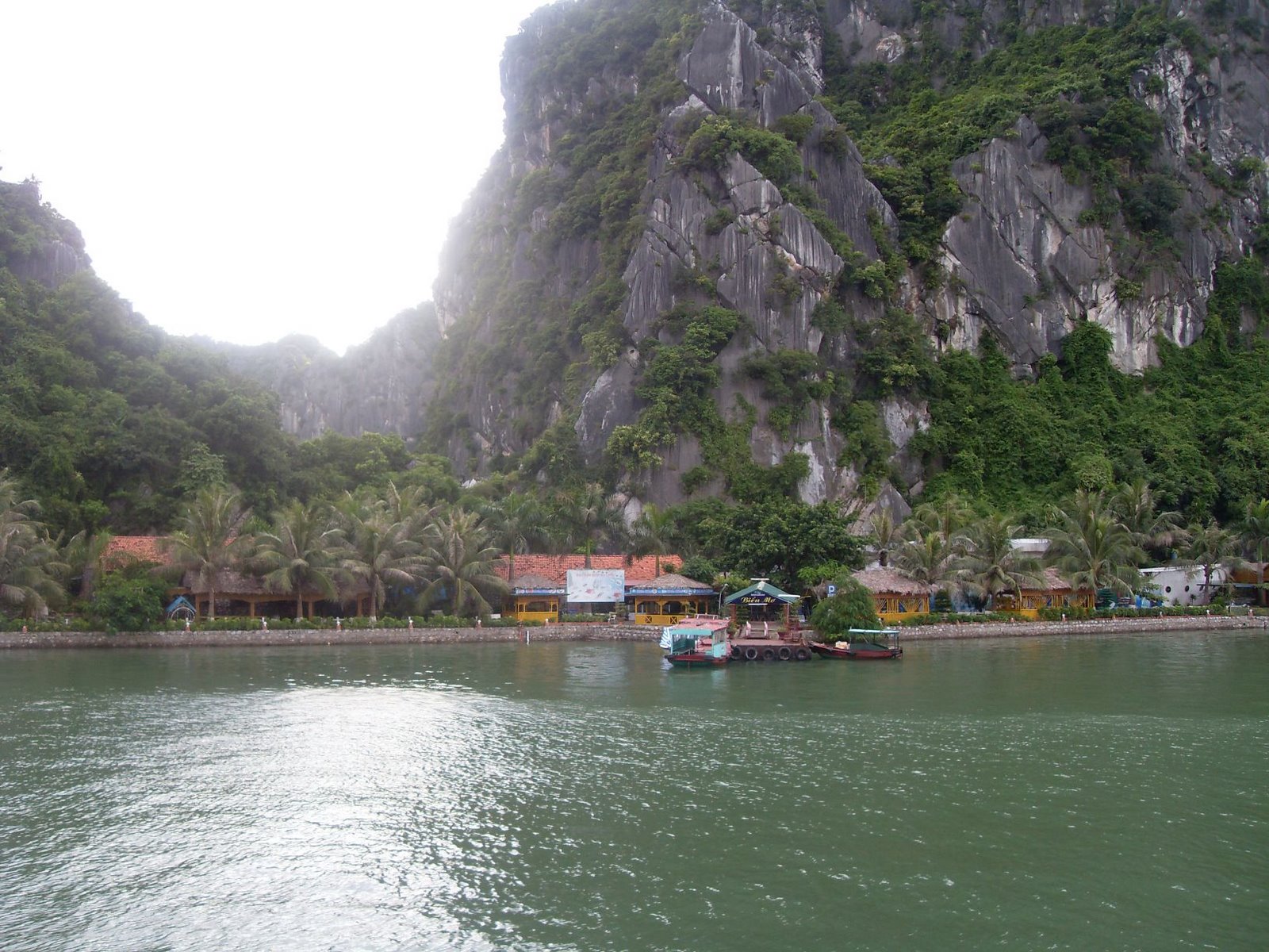 [HALONG+BAY.JPG]