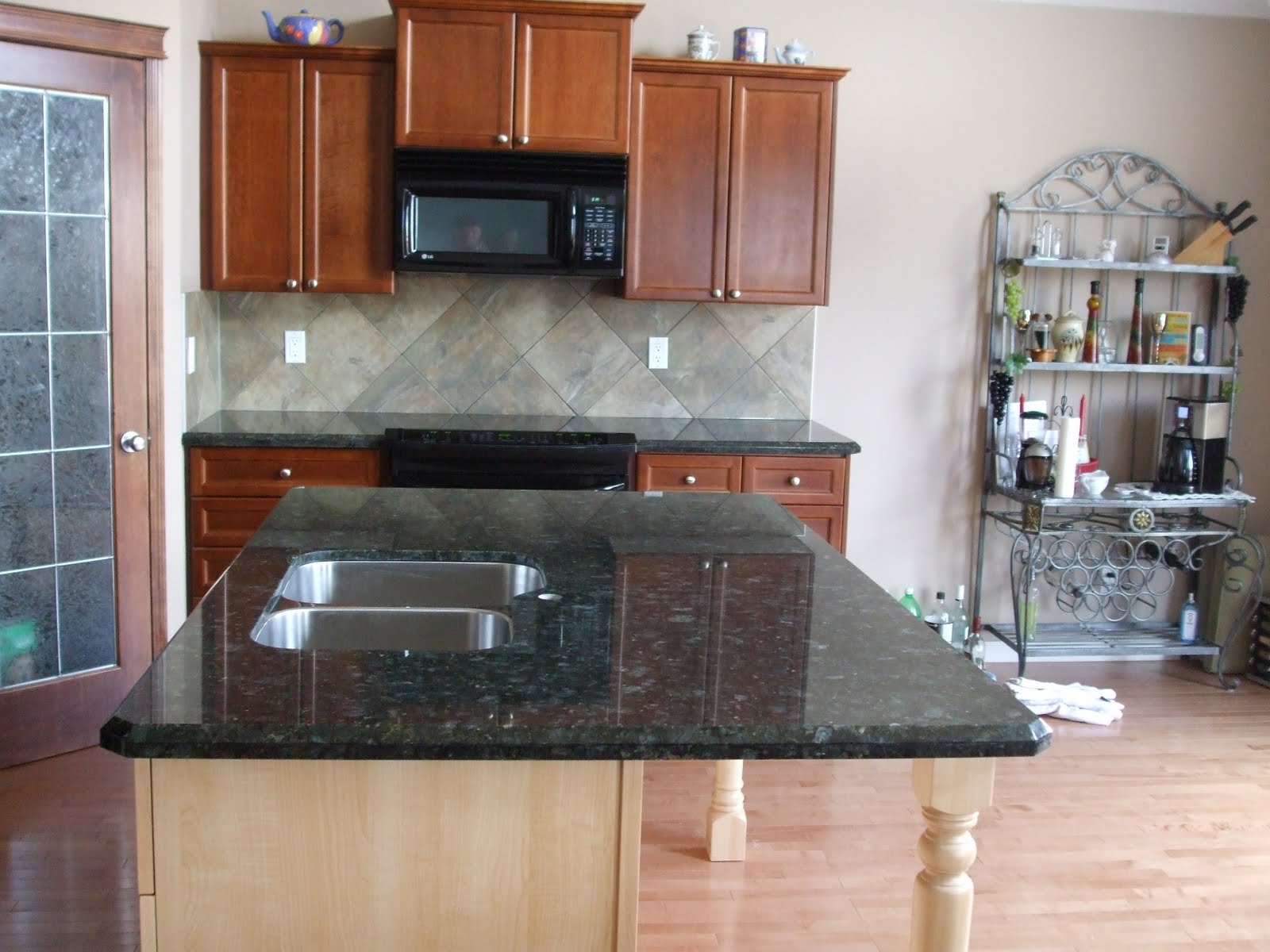 Verde Butterfly Granite