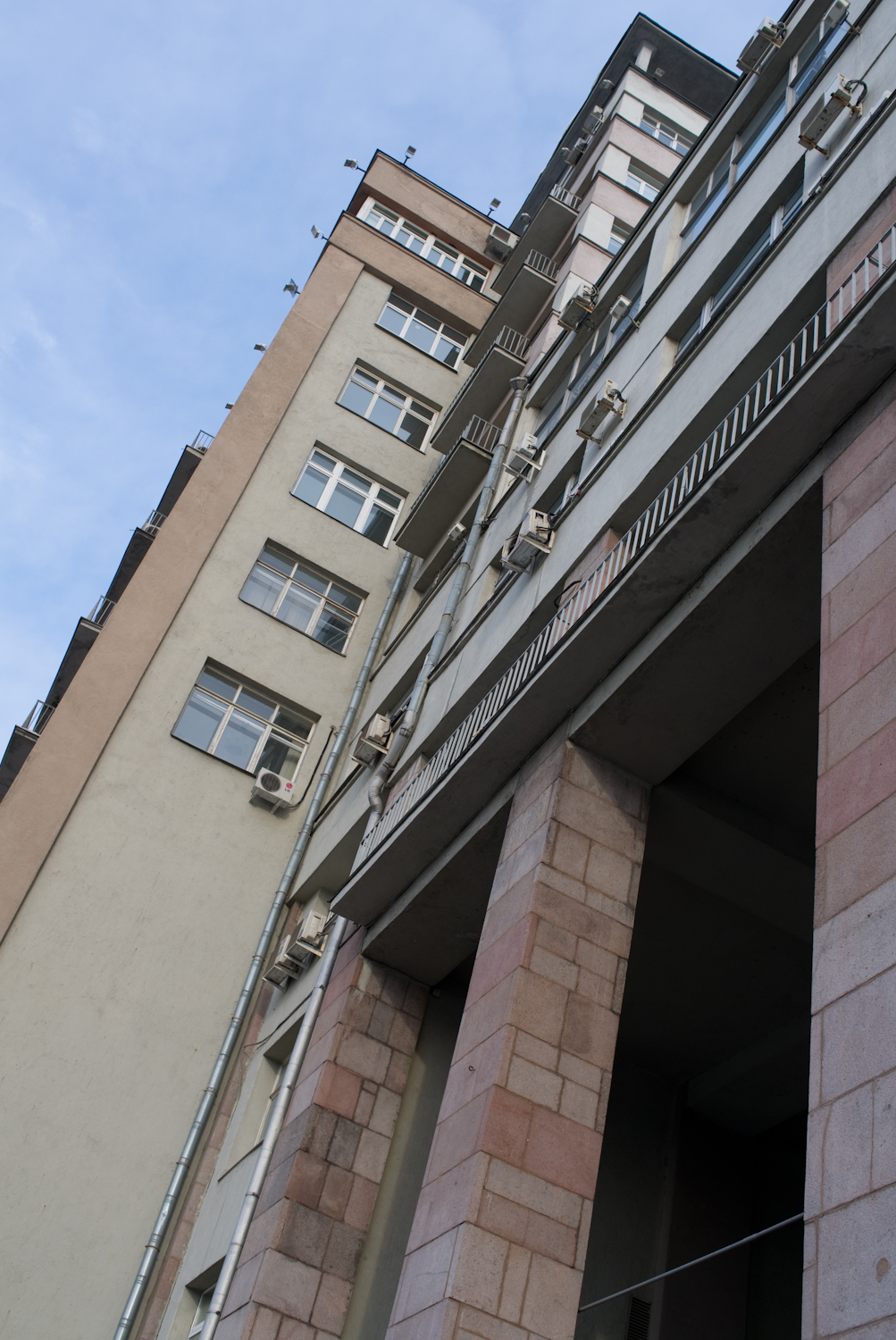 [EmbankmentHouseFacade.jpg]