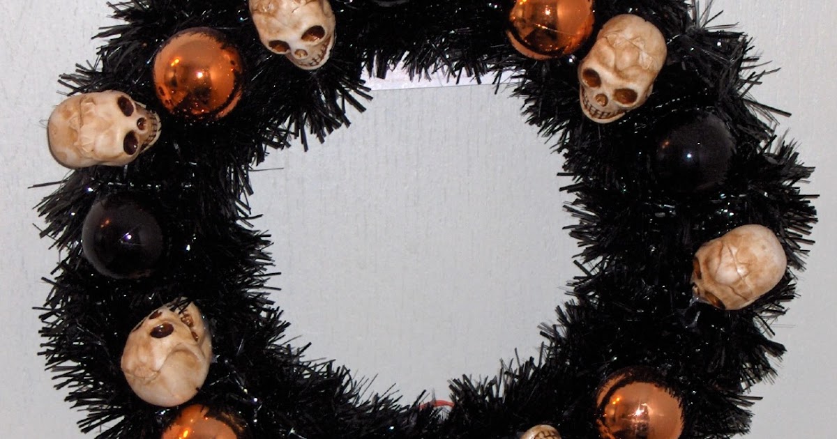 the queen of halloween TIME TO DECK THE HALLS