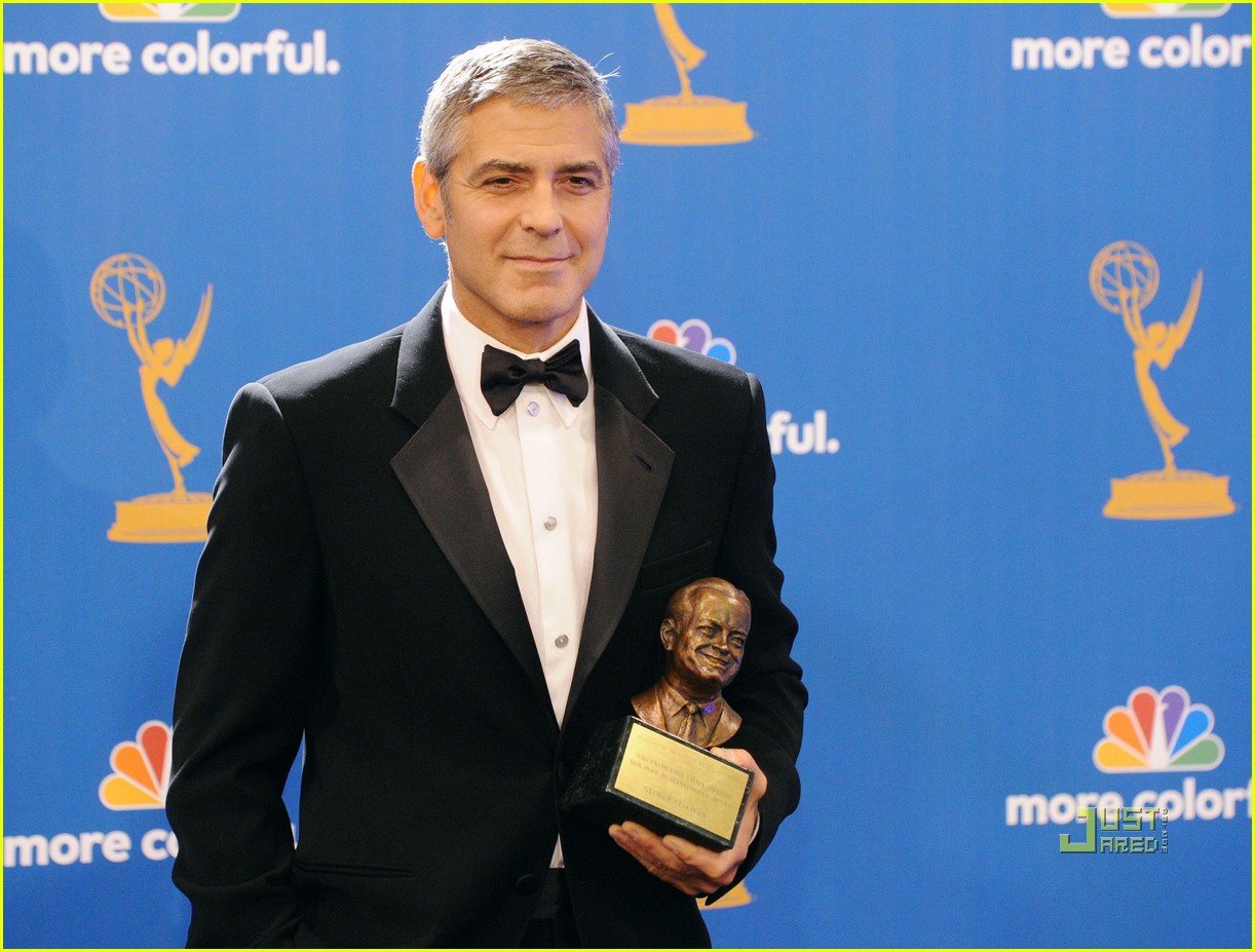 http://2.bp.blogspot.com/_7XwZUf-rA7g/TH0oleHNnRI/AAAAAAAACl0/-DDlC8Jg9ts/s1600/george-clooney-elisabetta-canalis-emmys-2010-08.jpg