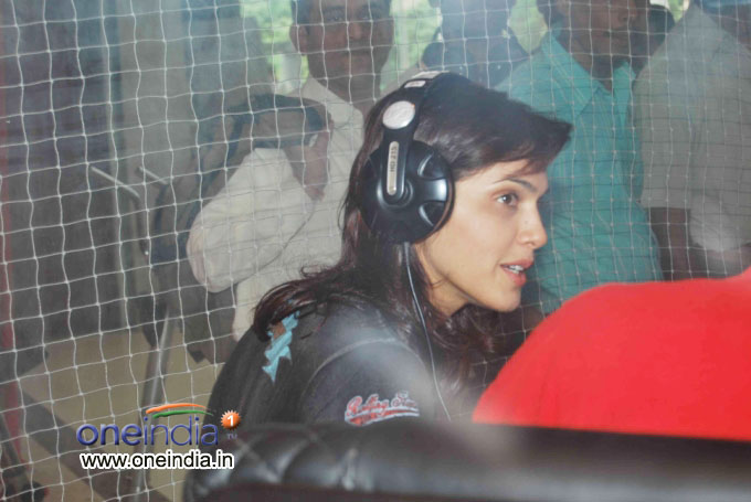 [isha-koppikar04.jpg]