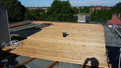 Mopsis Baublog: Terrassenbretter fast verbaut